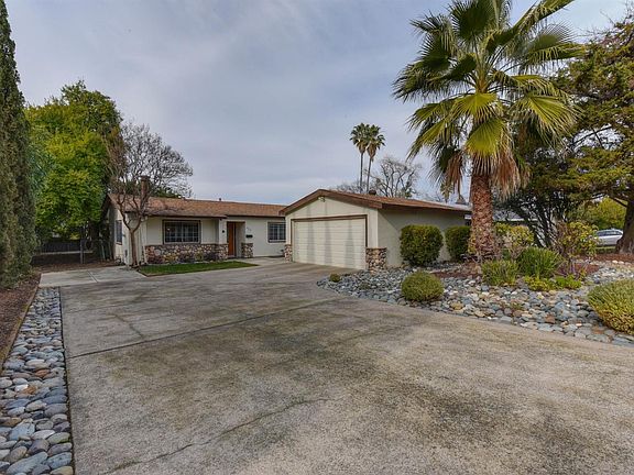 2nd image of 5526 Portola Cir