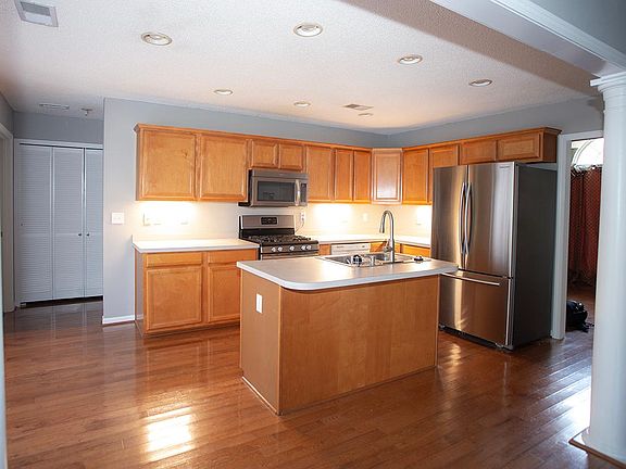 5th image of 301 Winding Brook Ct