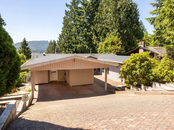 148 Roe Dr, Pt Moody, BC V3H 3M8