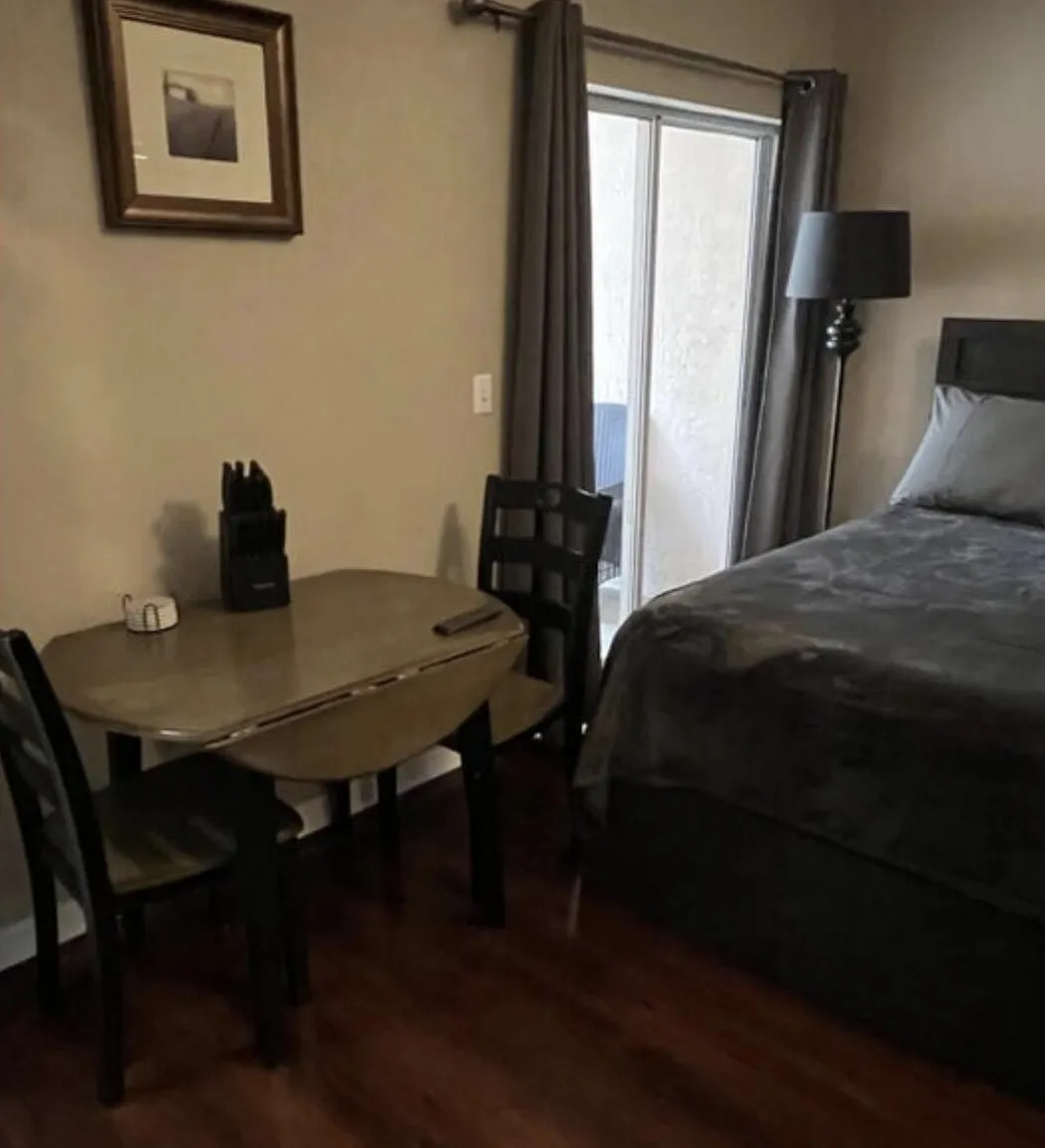 1 bed, 1.5 bath, 1196 sqft, $1,600 — Photo 4