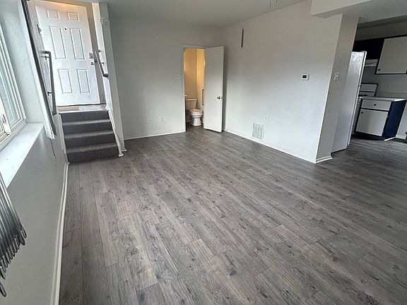 4th image of 2530 Taylor Ln