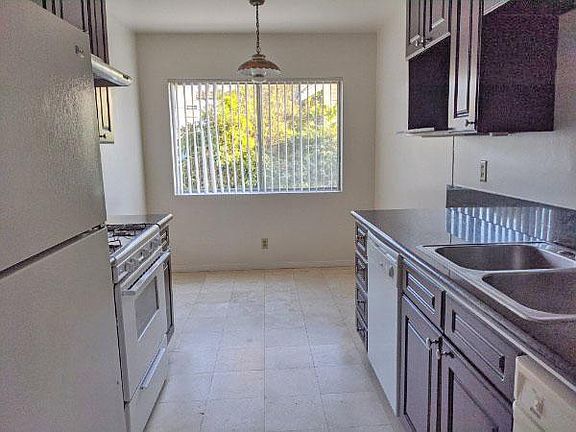5th image of 930 N Stoneman Ave #B