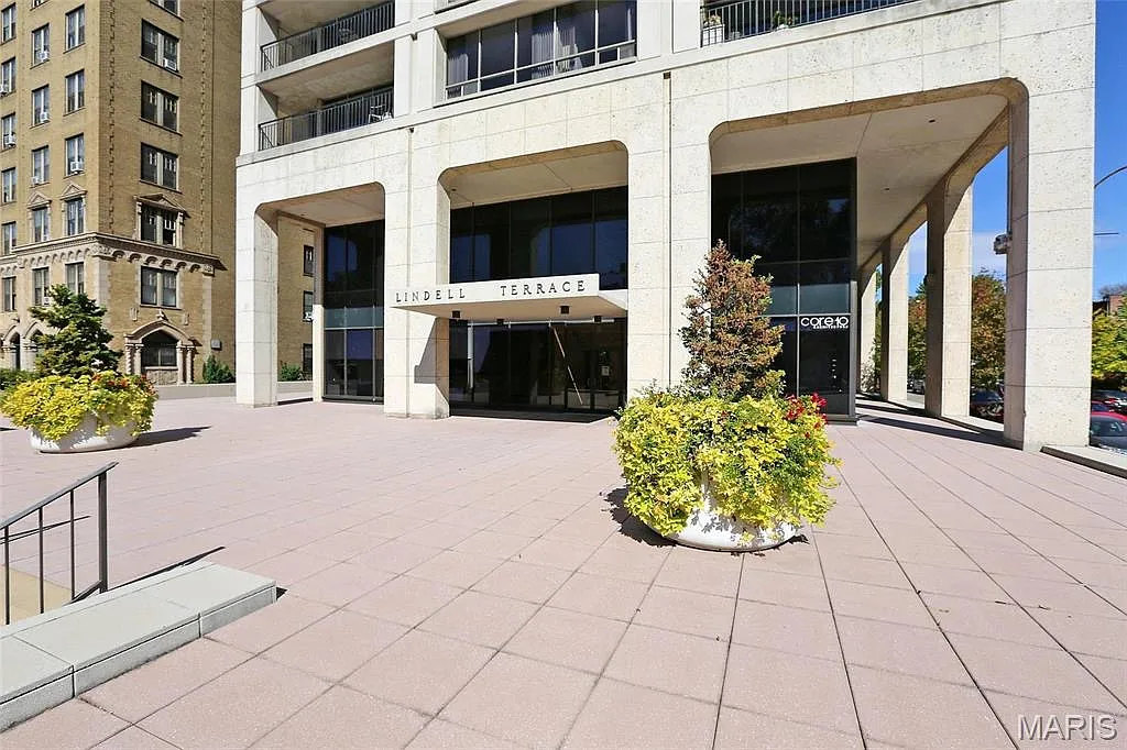 2 bed, 1331 sqft, $3,395 — Photo 1