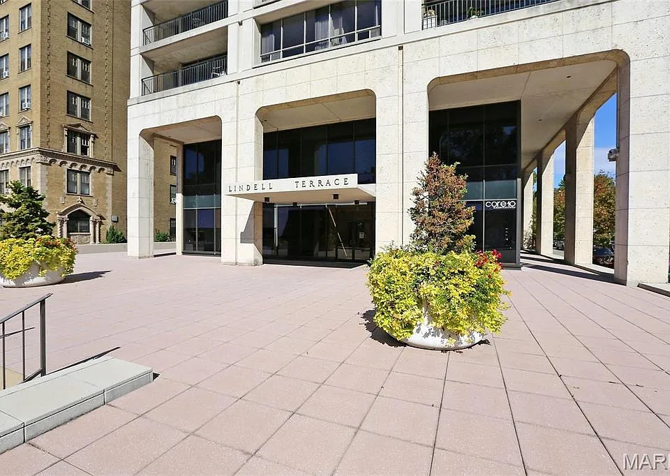 4501 Lindell Blvd #4B