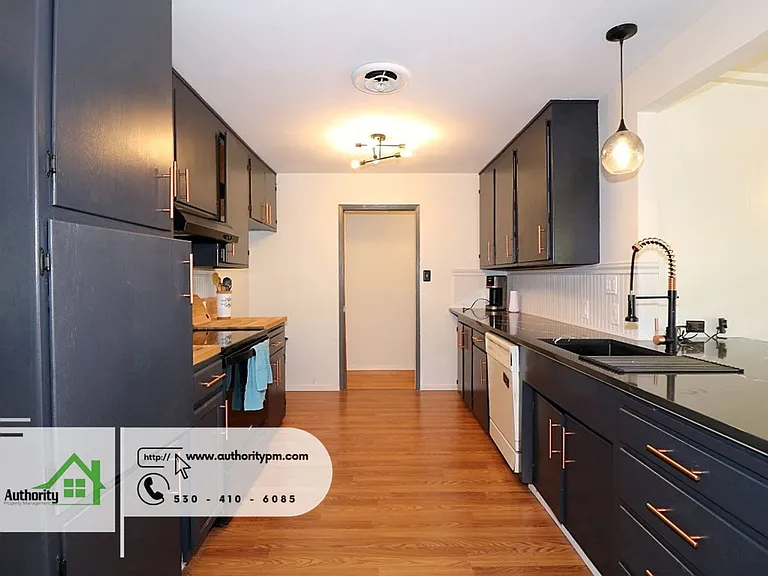 1848 Shady Ln — Photo 12