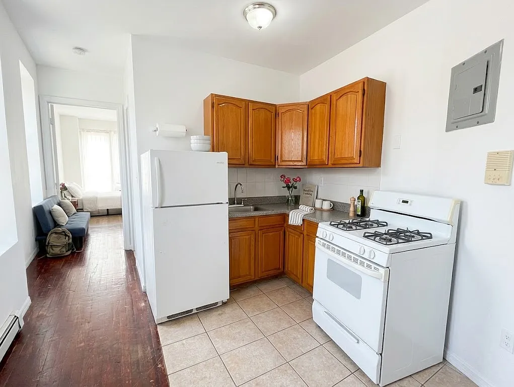 276 Throop Avenue — Photo 3