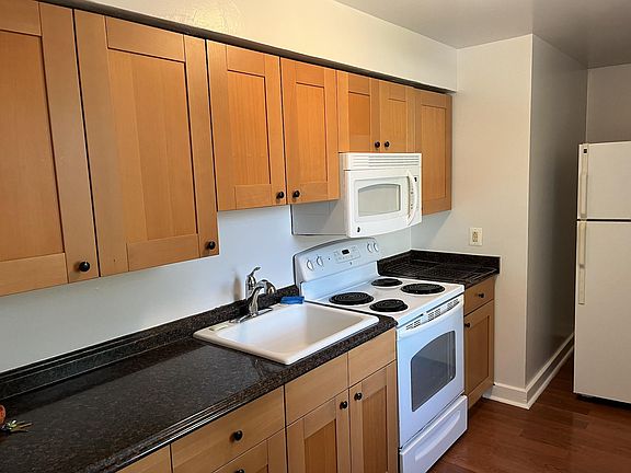 4th image of 1606 Harrison Ave