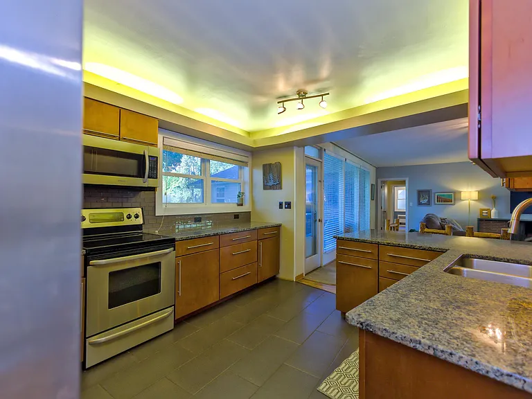 1027 W 29th Ave — Photo 3