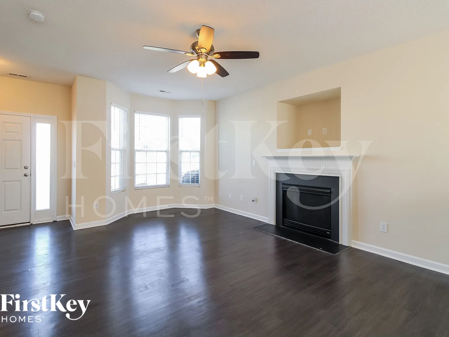 3 bed, 2.5 bath, 2371 sqft, $2,310 — Photo 2