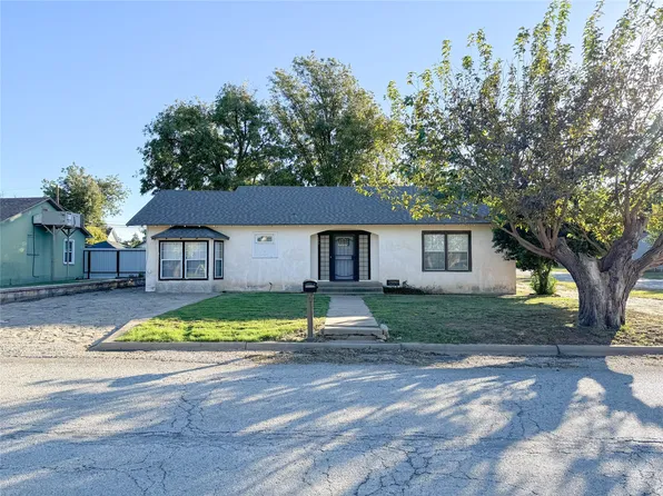 500 N River St, Seymour, TX 76380