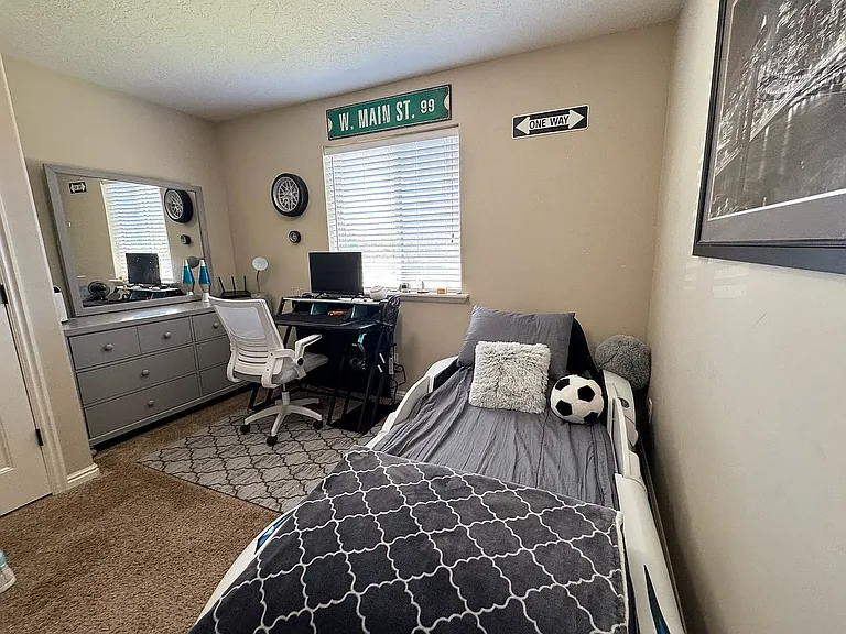 1661 S 1960 E — Photo 22