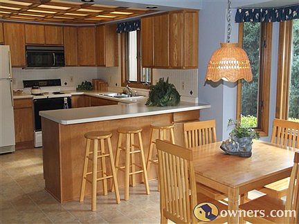 Large Kitchen/Eating Area/Snack Bar