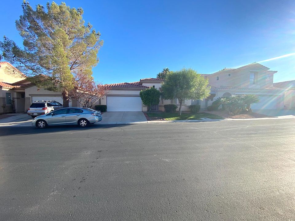 1st image of 347 Palm Trace Ave