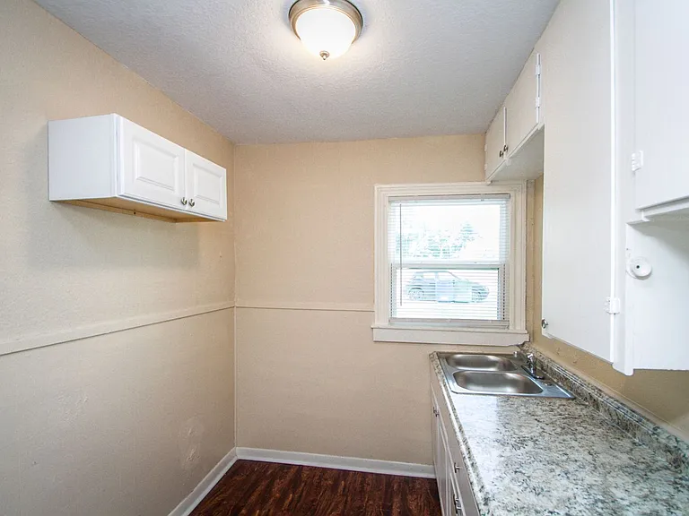 936 Poinsettia — Photo 21