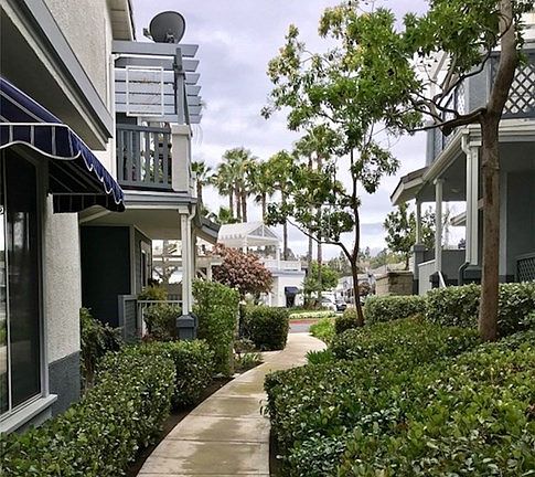 3rd image of 25 Coronado Cay Ln
