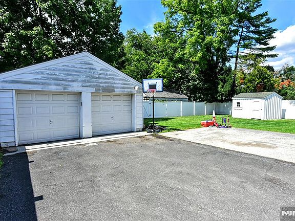 5th image of 420 Prospect Avenue
