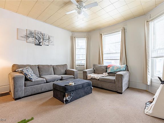 3rd image of 609 Lincoln Ave NW
