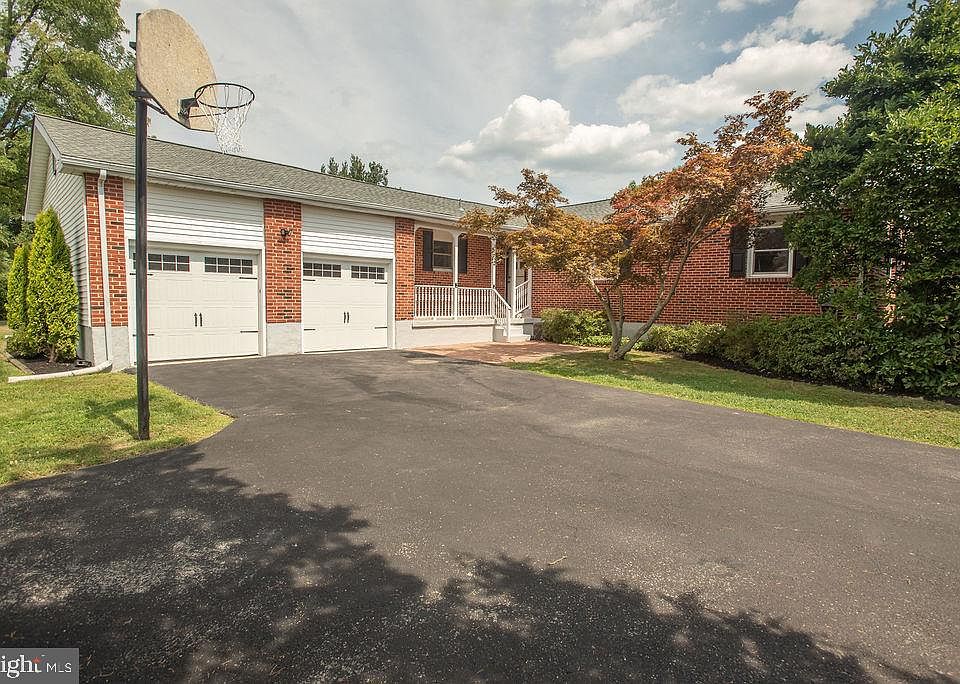 1st image of 143 Carlotta Dr