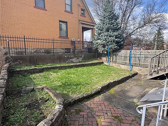 2nd image of 1834 Ley St