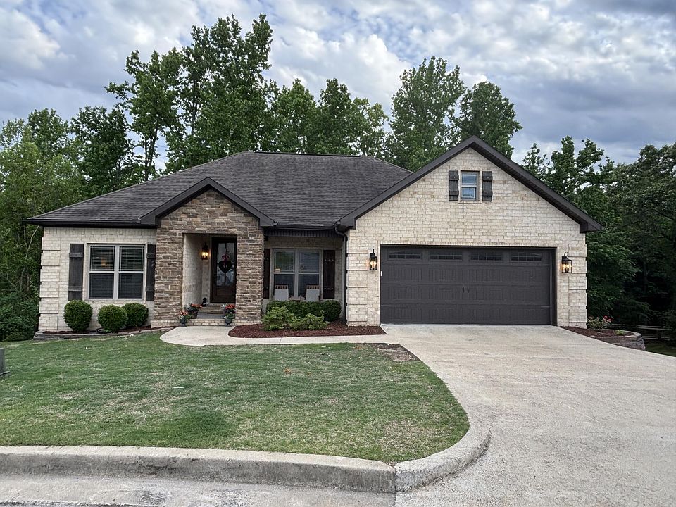 1st image of 50 Woodlands Cir