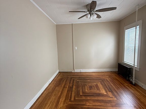4th image of 16 Phoebe Ave