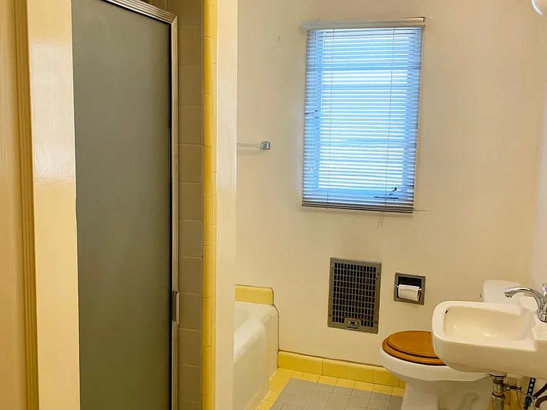 3200 Rowena Ave — Photo 22
