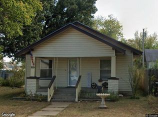 215 W Dewey Ave, Blackwell, OK 74631