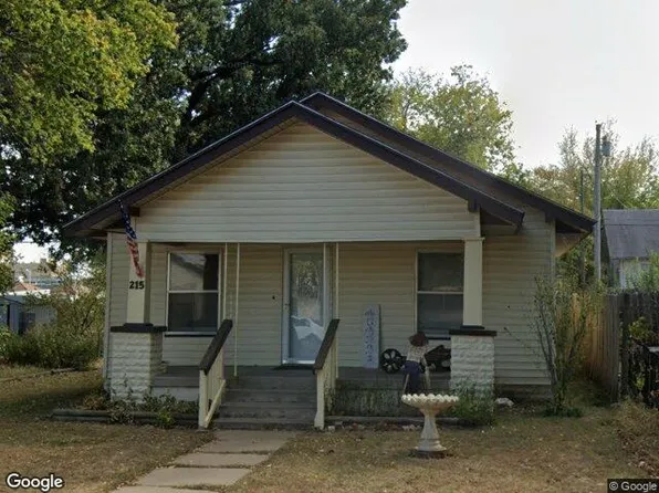 215 W Dewey Ave, Blackwell, OK 74631