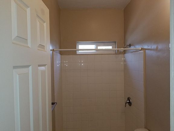 4th image of 890 N Los Robles Ave