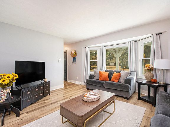 5th image of 1451 Andrew St SE