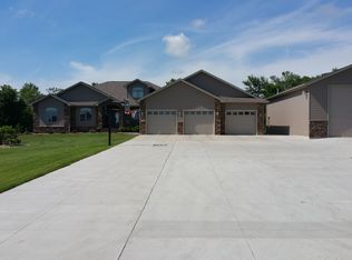 7500 Brook Loop, Bismarck, ND 58503