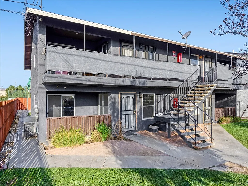 2 bed, 960 sqft, $2,100 — Photo 3