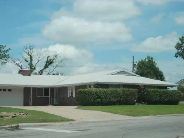 5600 Baylor Dr, Bartlesville, OK 74006