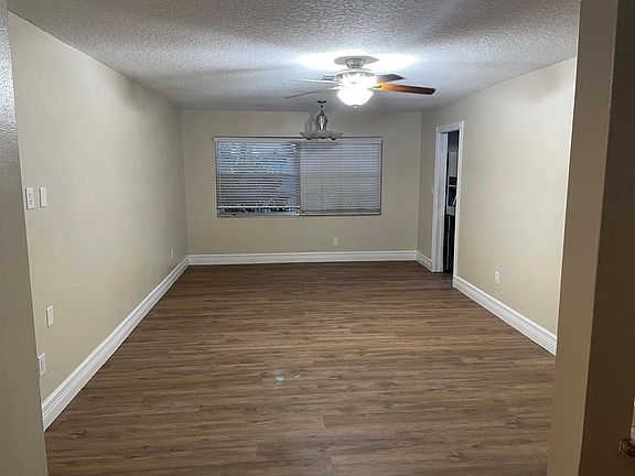 5th image of 2409 Laurelwood Dr