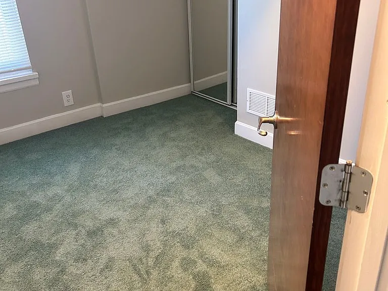 909-911 Connecticut — Photo 16