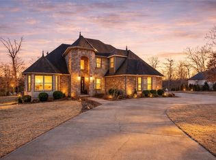 1476 Le Chesnay Dr, Centerton, AR 72719