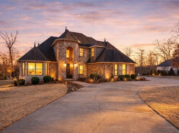 1476 Le Chesnay Dr, Centerton, AR 72719