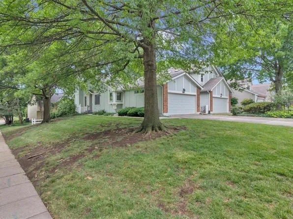 12102 Hemlock St, Overland Park, KS 66213