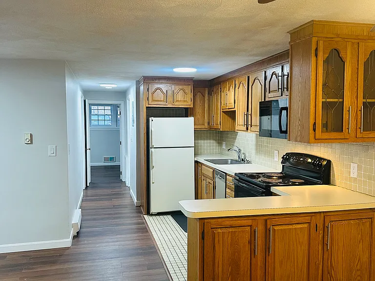 222 School St #4 — Photo 4