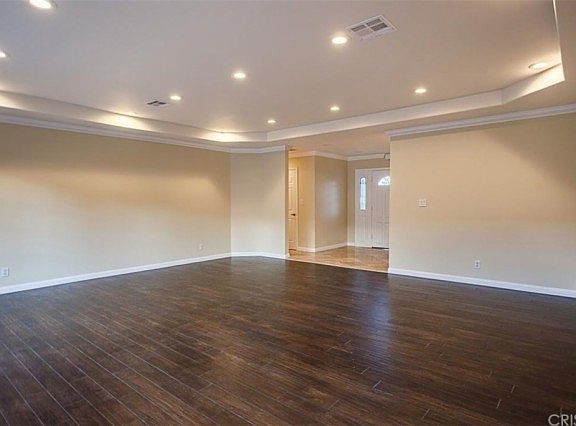 5th image of 9729 Hayvenhurst Ave