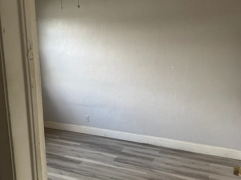 1813 W 6th St #4 — Photo 5