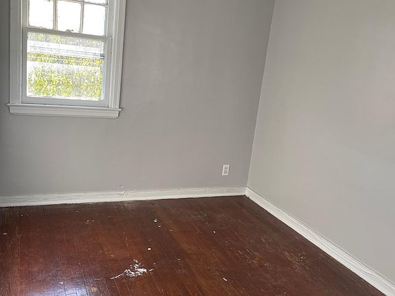 5th image of 285 Millicent Ave #285