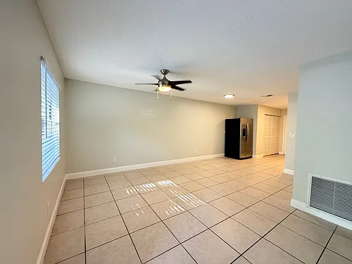 Lakeside Cove Apartments Photo 1