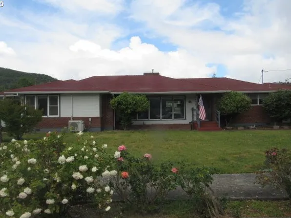 438 E 4th Ave, Riddle, OR 97469