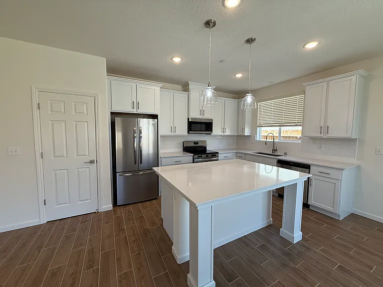 6649 E Oslin Ave — Photo 3