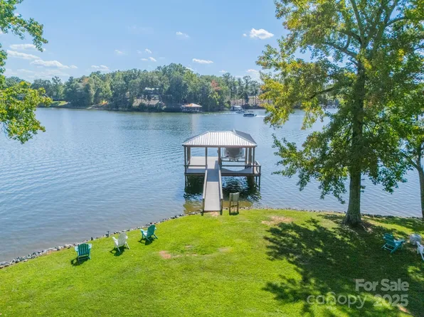 5141 Sunshine Harbor Rd, Lake Wylie, SC 29710