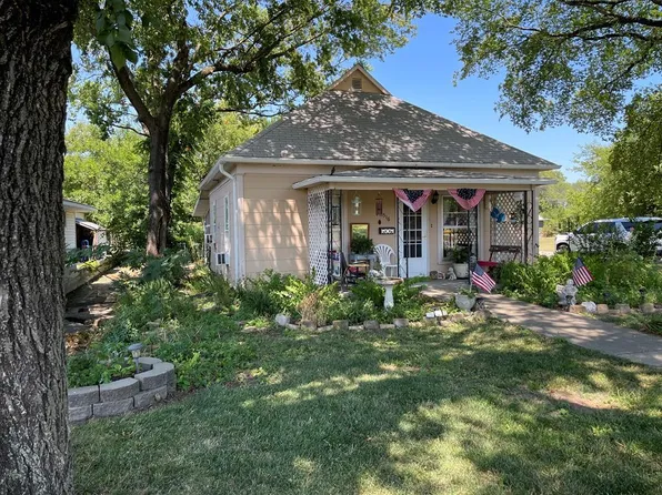 516 N 8th St, Humboldt, KS 66748