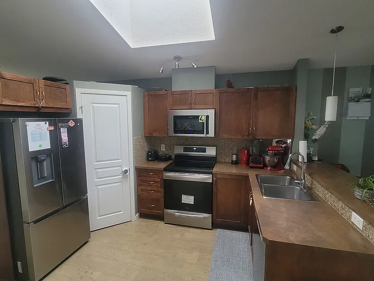 1194 New Brighton Park SE — Photo 9