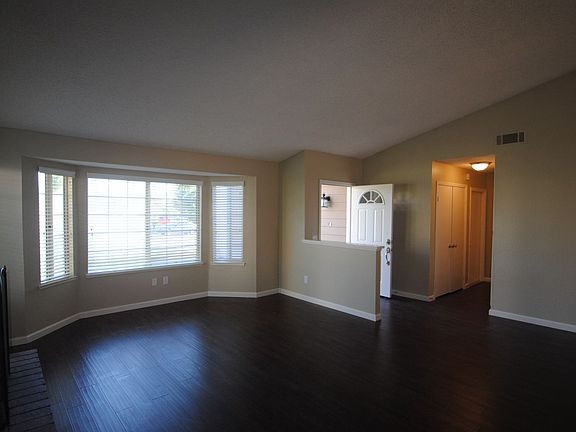 3rd image of 6206 N Walnut Ave