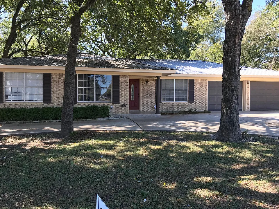 1004 Lake Rd